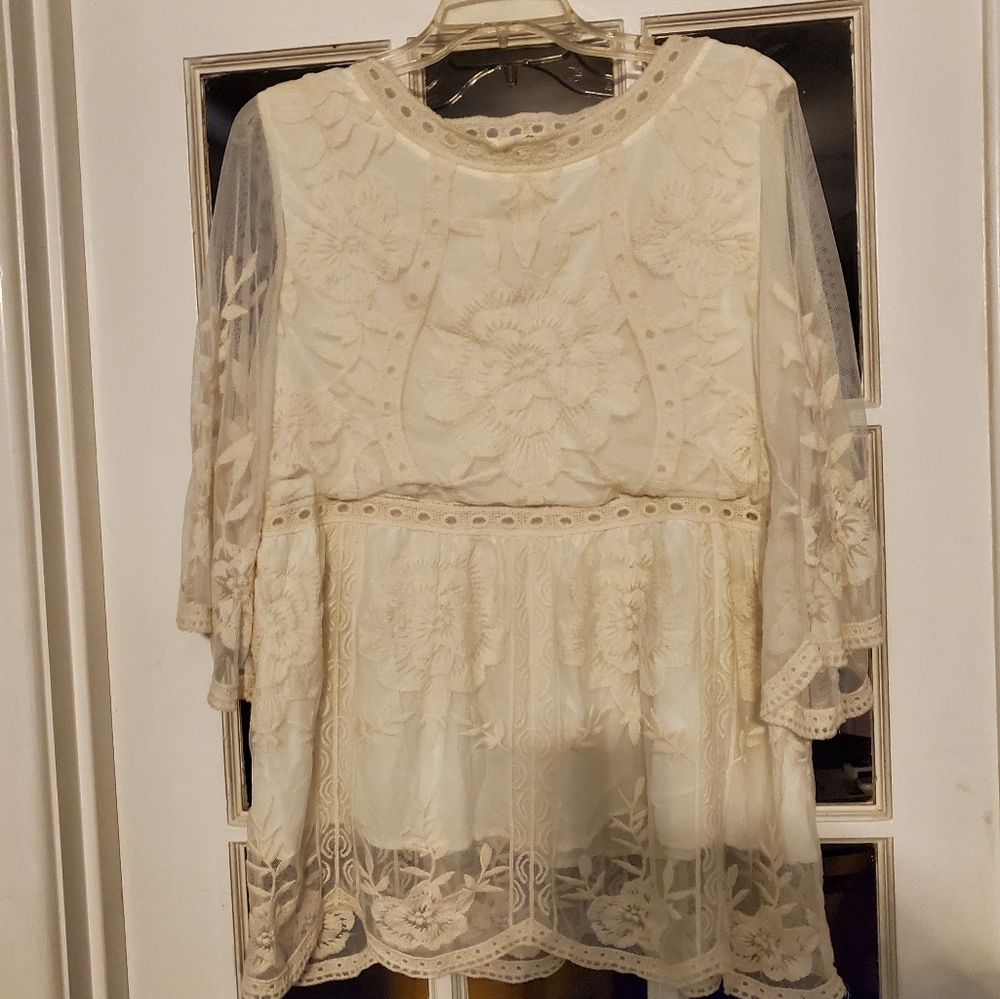 Entro Cream Crotchet Top